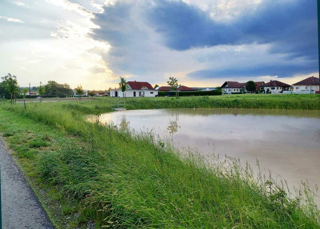 Rückhaltebecken bei Hochwasser